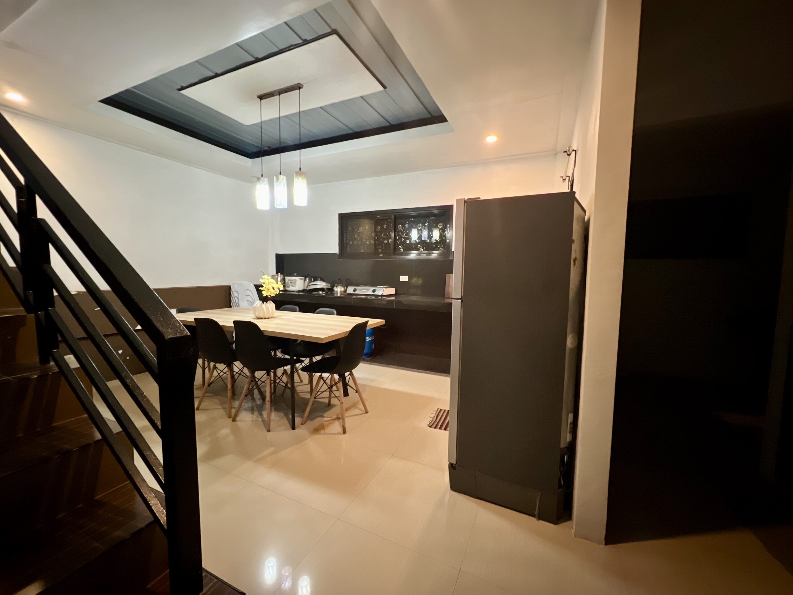 Kitchen & Dining