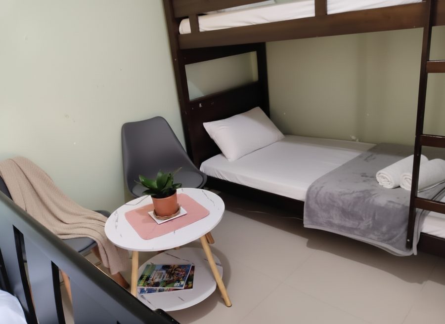 Single bunk bed, lower deck for 1 guest, upper deck for 1 guest